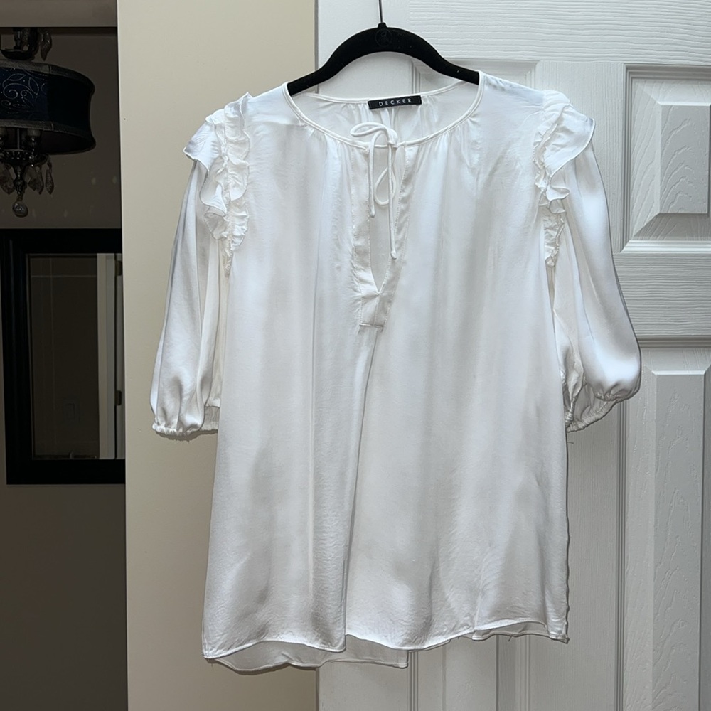 Mixology Dexter white ruffle puff sleeve shirt size  Large. Ladies blouse